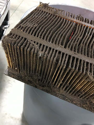 dirty-engine-air-filter 4
